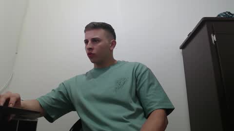 Snapshot of draco_boy2000 chatting on October 2025 09:04:01 PM draco_boy2000 online show from October 2025 09:04:01 PM