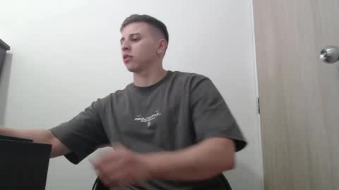 Snapshot of draco_boy2000 chatting on October 2025 09:15:02 PM draco_boy2000 online show from October 2025 09:15:02 PM