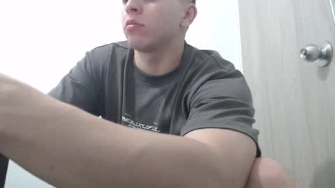 Snapshot of draco_boy2000 chatting on November 2025 09:37:01 PM draco_boy2000 online show from November 2025 09:37:01 PM