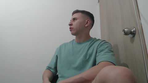 Snapshot of draco_boy2000 chatting on November 2025 09:15:01 PM draco_boy2000 online show from November 2025 09:15:01 PM