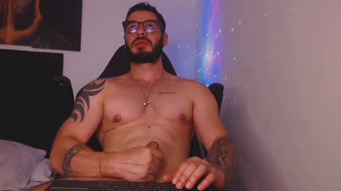 drake_cole11 online show from December 2024 04:05:01 PM