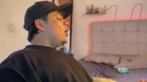 Snapshot of drakenn_ chatting on April 2026 02:00:02 PM drakeeee online show from April 2026 02:00:02 PM