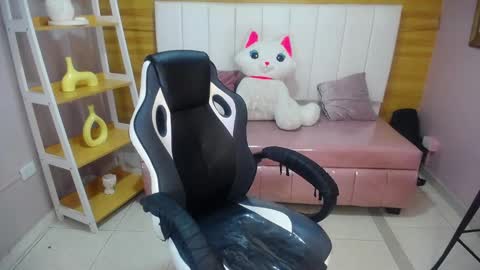 Draviana  online show from October 2025 03:07:01 AM