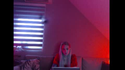 A girl online show from December 2025 07:50:02 AM