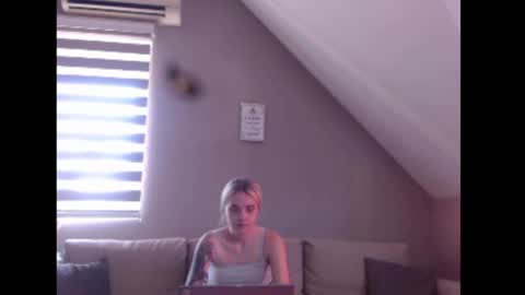 A girl online show from July 2026 07:26:01 AM