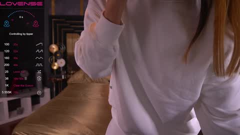 Snapshot of dreamylinaaa chatting on January 2025 07:34:02 AM Lina online show from January 2025 07:34:02 AM