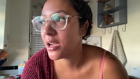 RIRI OR DREAMY online show from January 2025 04:43:01 PM