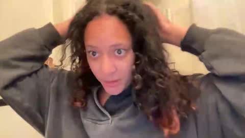 RIRI OR DREAMY online show from March 2026 02:55:01 PM