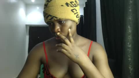 dripping_luna online show from January 2025 11:41:01 PM