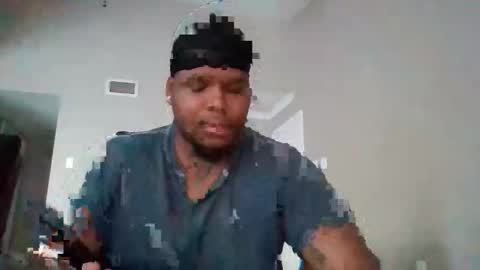 Snapshot of dsmoov_ chatting on November 2025 07:04:02 PM SmoovFanz online show from November 2025 07:04:02 PM