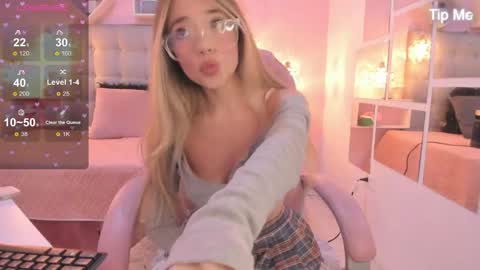 Snapshot of dulce_powl chatting on June 2026 07:03:02 PM Dulce online show from June 2026 07:03:02 PM