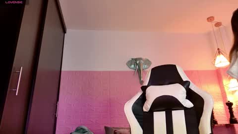 dulce_stormy online show from February 2026 12:01:02 PM