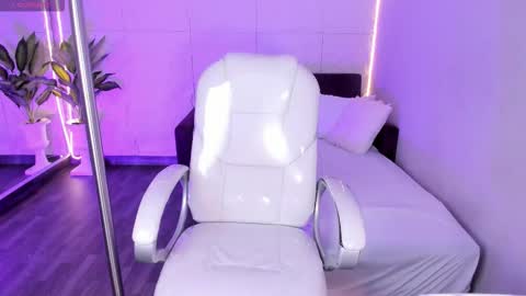 Dulce  online show from February 2026 08:13:02 PM