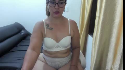 Snapshot of dulcemilf_ chatting on January 2025 04:41:02 AM Dulce online show from January 2025 04:41:02 AM