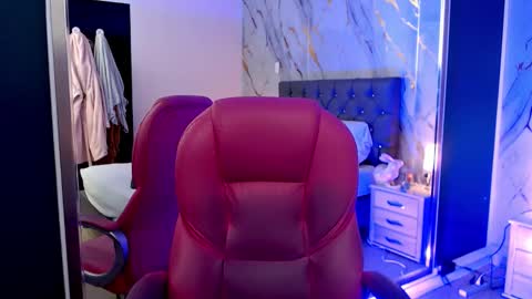 Abril Cruz online show from September 2025 09:06:02 PM