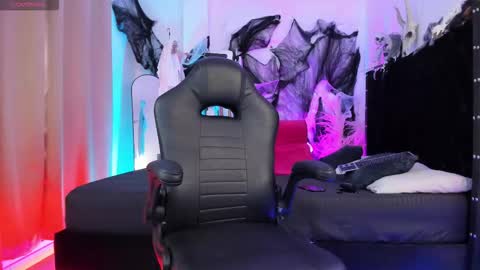 Duriel online show from November 2025 07:49:02 PM