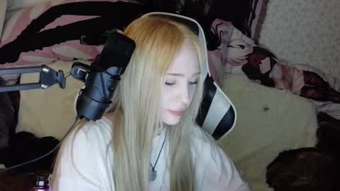 Snapshot of dust1rl chatting on November 2025 10:12:01 PM Hentai Lord online show from November 2025 10:12:01 PM