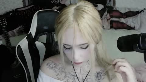 Snapshot of dust1rl chatting on November 2025 10:46:01 PM Hentai Lord online show from November 2025 10:46:01 PM