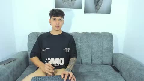 Nicolle y Julian online show from March 2026 10:28:01 PM