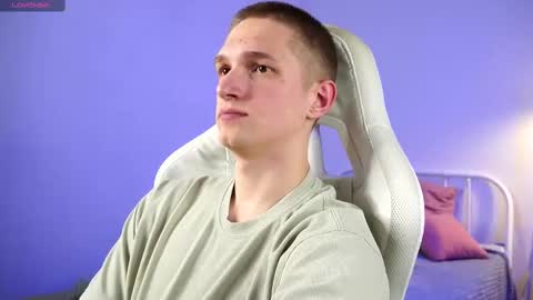 Dustyn online show from March 2025 06:40:02 PM