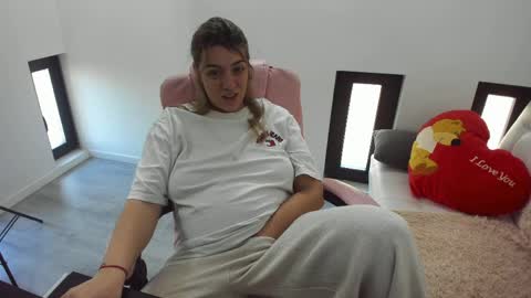 dayana online show from April 2026 04:57:02 AM