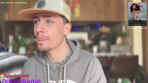 Snapshot of dylandaniel69 chatting on January 2025 05:37:01 PM Dylan Daniel 7.8 online show from January 2025 05:37:01 PM