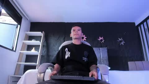 dylanroyce_ online show from April 2026 12:11:02 PM