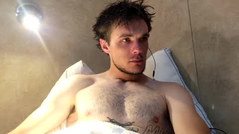 Snapshot of dylp400 chatting on February 2025 04:44:02 AM dylp400 online show from February 2025 04:44:02 AM