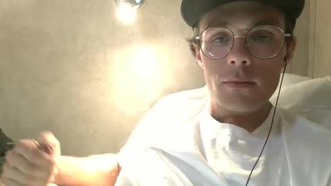 Snapshot of dylp400 chatting on February 2025 04:54:01 AM dylp400 online show from February 2025 04:54:01 AM