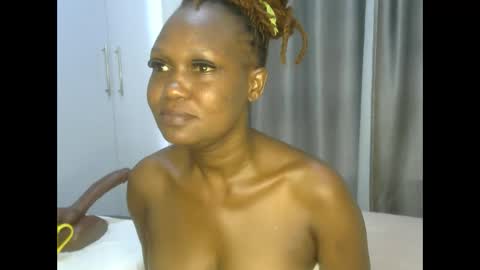 Snapshot of east_queen chatting on March 2025 08:29:01 AM east_queen online show from March 2025 08:29:01 AM