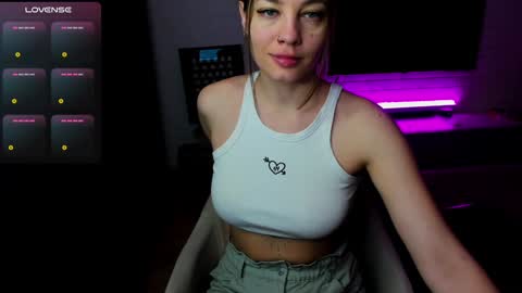 Snapshot of easy_heasy chatting on January 2025 02:53:02 AM online show from January 2025 02:53:02 AM