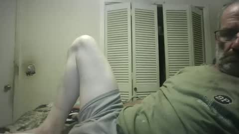 Snapshot of easye4015 chatting on May 2026 10:21:01 AM Easye online show from May 2026 10:21:01 AM