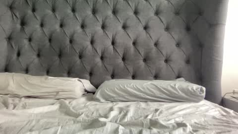 Nadia Ferreira  online show from December 2024 09:33:01 AM