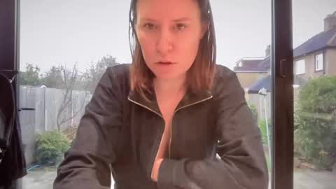 Nadia Ferreira  online show from February 2025 10:42:01 AM