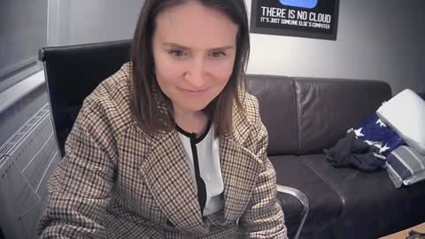 Nadia Ferreira  online show from February 2026 09:25:02 PM