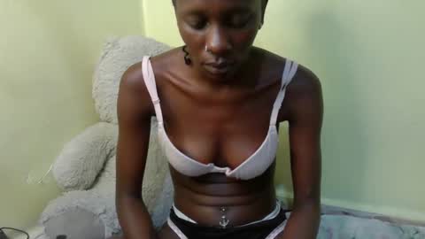 ebony_lisaaa online show from February 2026 06:49:02 PM