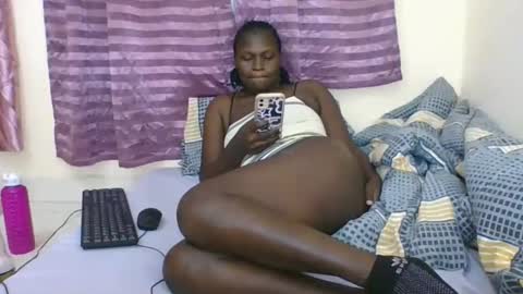 Snapshot of ebonyblack28 chatting on November 2025 11:59:01 PM MELVINE online show from November 2025 11:59:01 PM