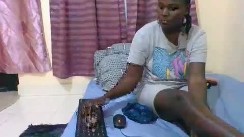 Snapshot of ebonyblack28 chatting on November 2025 11:24:02 AM MELVINE online show from November 2025 11:24:02 AM