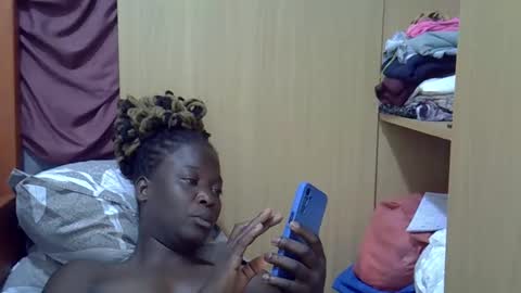 Snapshot of ebonydora chatting on October 2025 03:01:01 PM ebonydora online show from October 2025 03:01:01 PM