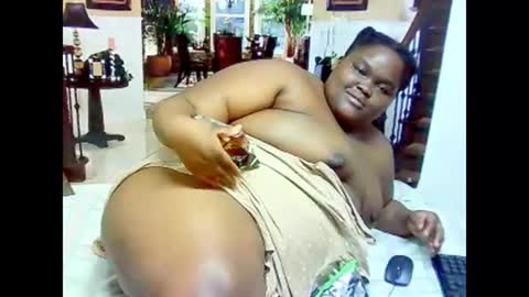 Snapshot of ebonyhotbuns4u2luv chatting on February 2025 07:13:01 AM ebonyhotbuns4u2luv online show from February 2025 07:13:01 AM