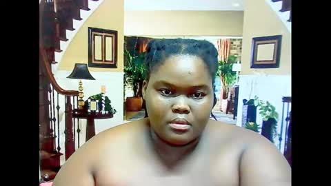 Snapshot of ebonyhotbuns4u2luv chatting on February 2025 07:01:01 AM ebonyhotbuns4u2luv online show from February 2025 07:01:01 AM