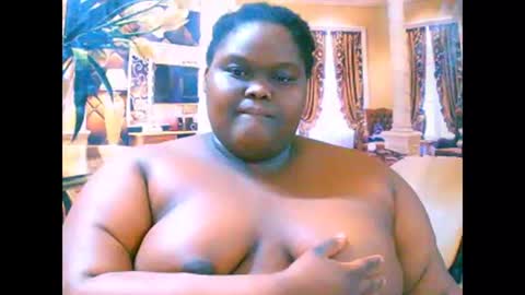 Snapshot of ebonyhotbuns4u2luv chatting on September 2025 10:00:01 PM ebonyhotbuns4u2luv online show from September 2025 10:00:01 PM
