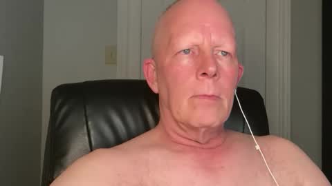 Snapshot of eddygl1968 chatting on October 2025 02:34:01 AM Eddy online show from October 2025 02:34:01 AM