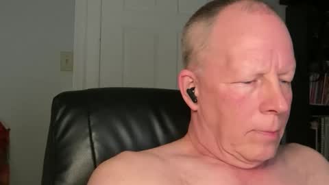 Snapshot of eddygl1968 chatting on December 2025 03:33:01 AM Eddy online show from December 2025 03:33:01 AM