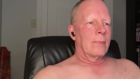 Snapshot of eddygl1968 chatting on December 2025 02:38:01 AM Eddy online show from December 2025 02:38:01 AM