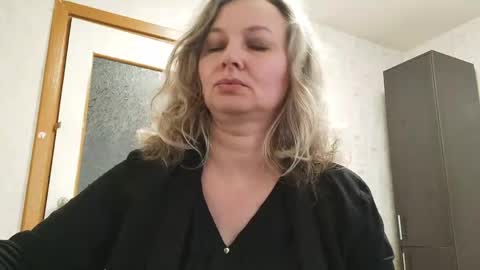 Snapshot of edithmanning chatting on May 2026 05:43:01 PM edithmanning online show from May 2026 05:43:01 PM