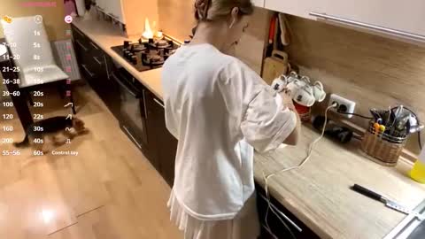 Dana online show from October 2025 07:16:01 PM