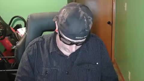 edwardaims_2please online show from April 2026 02:27:02 AM