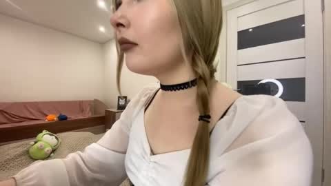 Lili online show from May 2026 06:52:02 AM