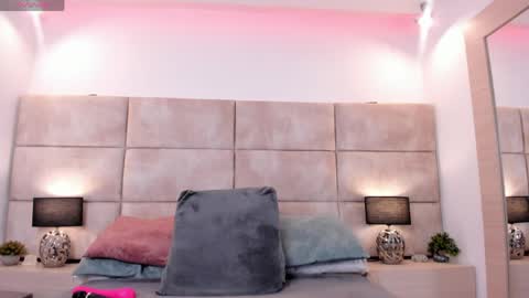 Snapshot of eevee_taylor chatting on April 2026 01:11:01 AM Eevee online show from April 2026 01:11:01 AM